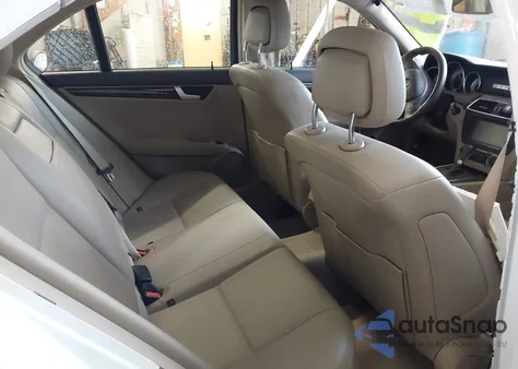 2013 Mercedes-Benz C 250 Luxury/Sport из США, поврежденный, VIN WDDGF4HBXDA839380